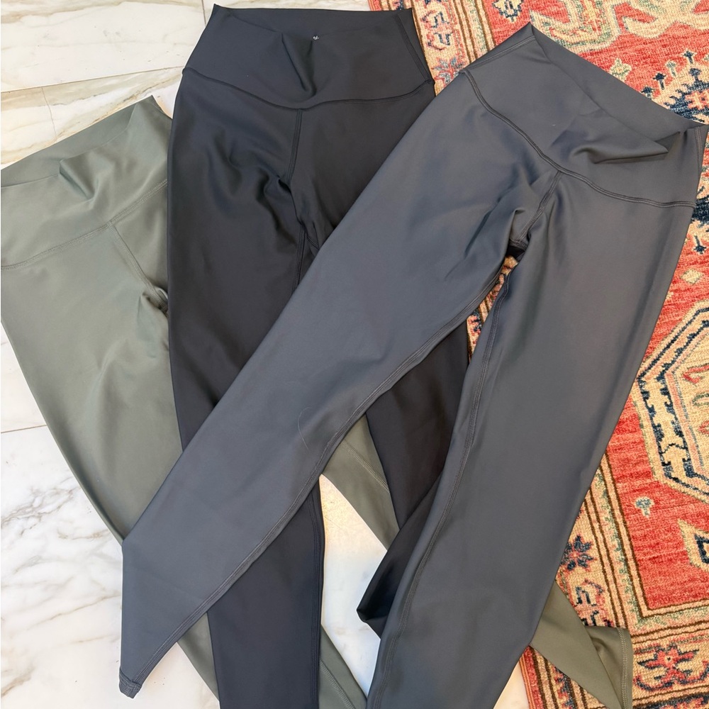 LOT OF ALO HIGHWAISTED YOGA PANTS